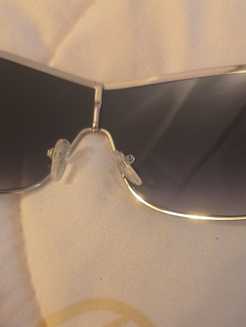 LOUIS - V SUN GLASSES - Picture 7 of 7